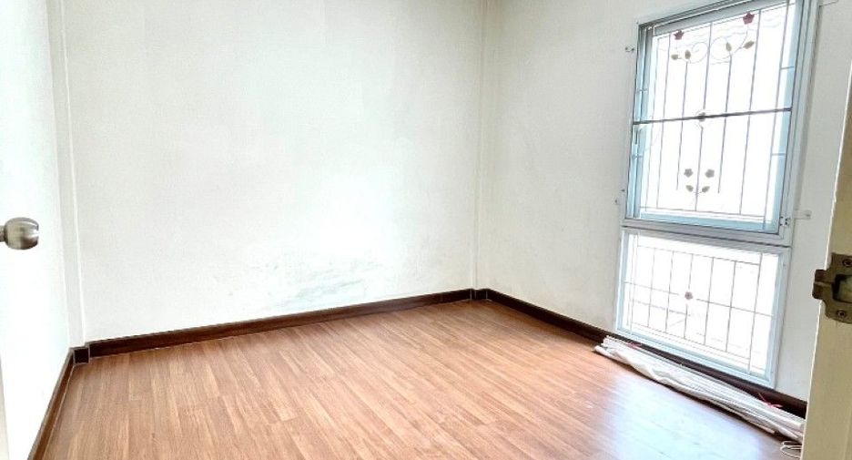 Casa adosada en venta de 3 habitaciones en Bang Bua Thong, Nonthaburi