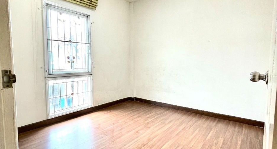 Casa adosada en venta de 3 habitaciones en Bang Bua Thong, Nonthaburi