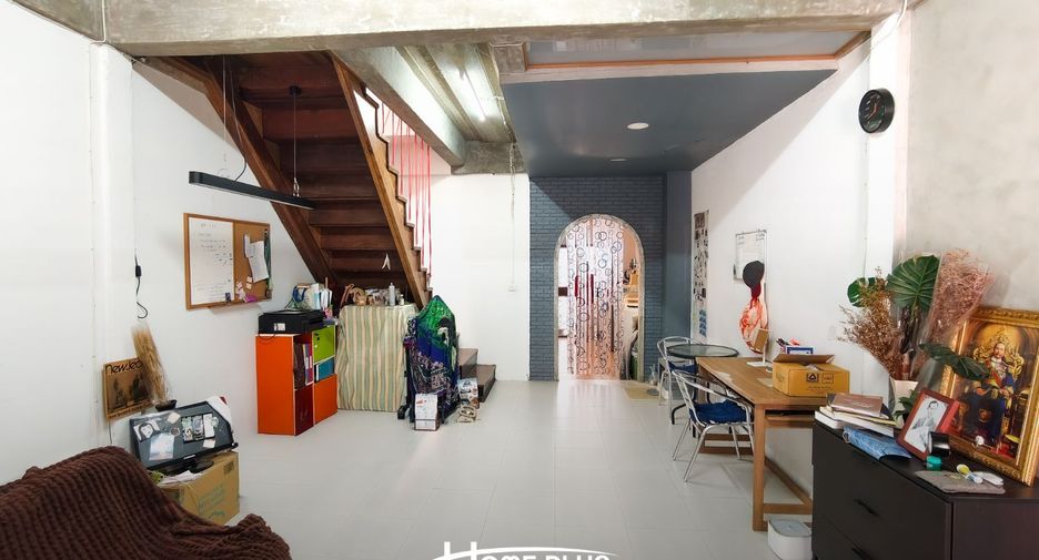 Casa adosada en venta de 2 habitaciones en Bang Kapi, Bangkok