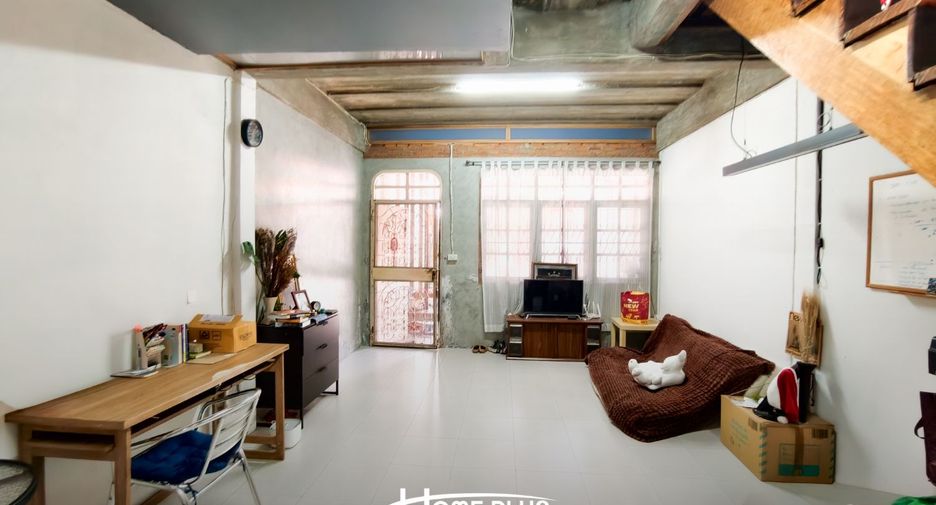 Casa adosada en venta de 2 habitaciones en Bang Kapi, Bangkok