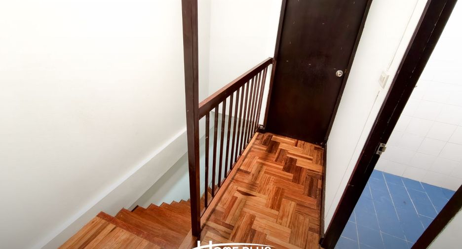 Casa adosada en venta de 2 habitaciones en Bang Kapi, Bangkok