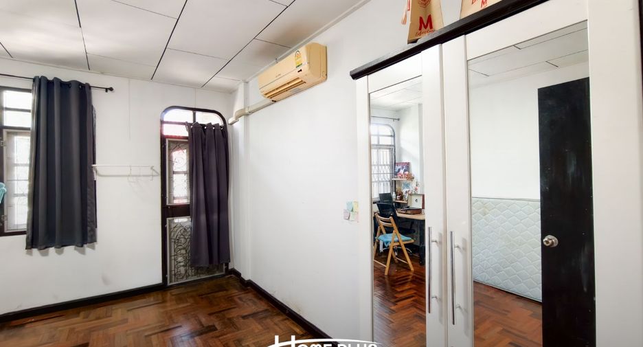 Casa adosada en venta de 2 habitaciones en Bang Kapi, Bangkok
