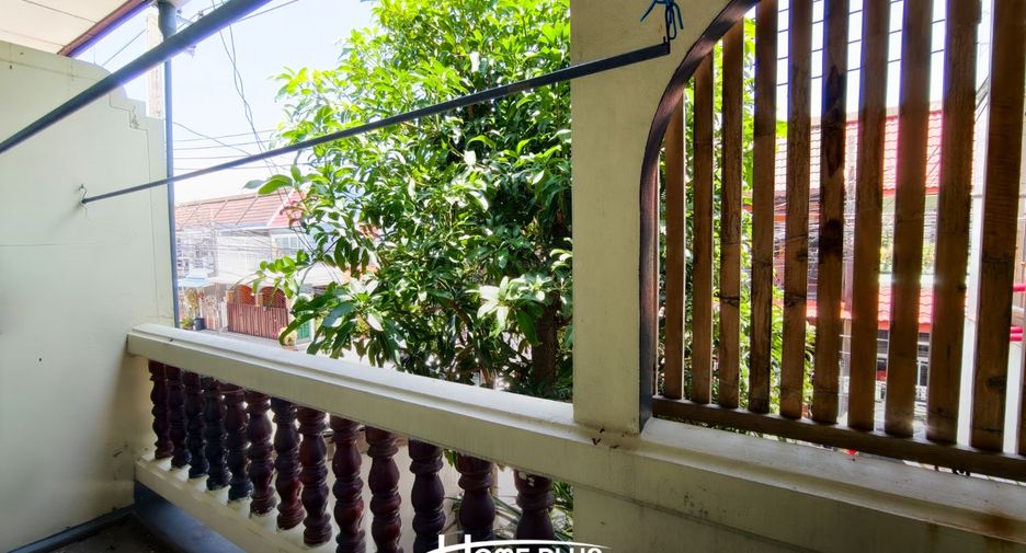 Casa adosada en venta de 2 habitaciones en Bang Kapi, Bangkok