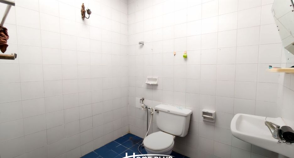 Casa adosada en venta de 2 habitaciones en Bang Kapi, Bangkok