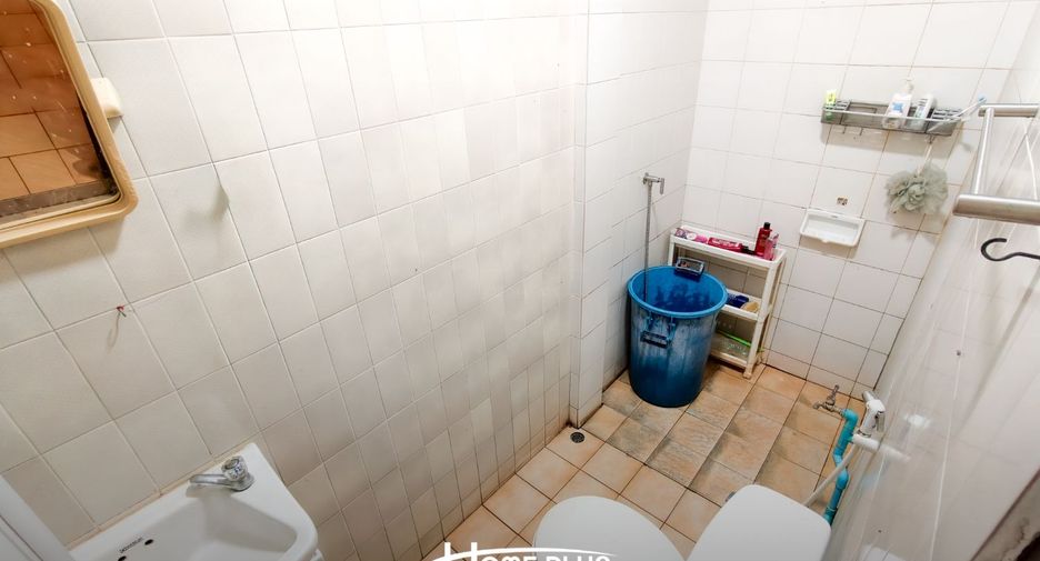 Casa adosada en venta de 2 habitaciones en Bang Kapi, Bangkok