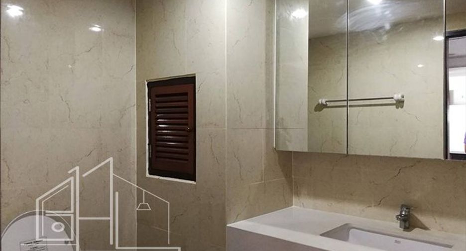 For rent 3 bedrooms apartment in Watthana, Bangkok