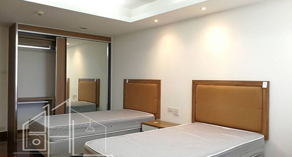 For rent 3 bedrooms apartment in Watthana, Bangkok