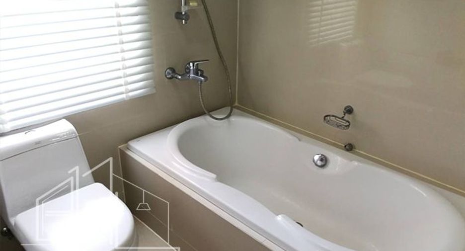 For rent 3 bedrooms apartment in Watthana, Bangkok