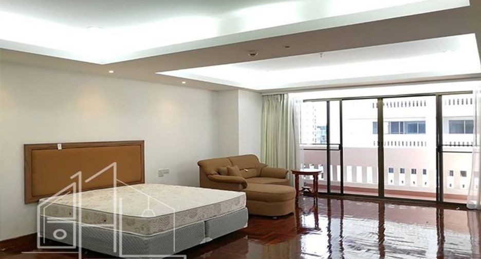 For rent 3 bedrooms apartment in Watthana, Bangkok
