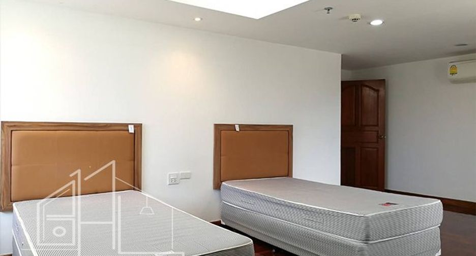 For rent 3 bedrooms apartment in Watthana, Bangkok