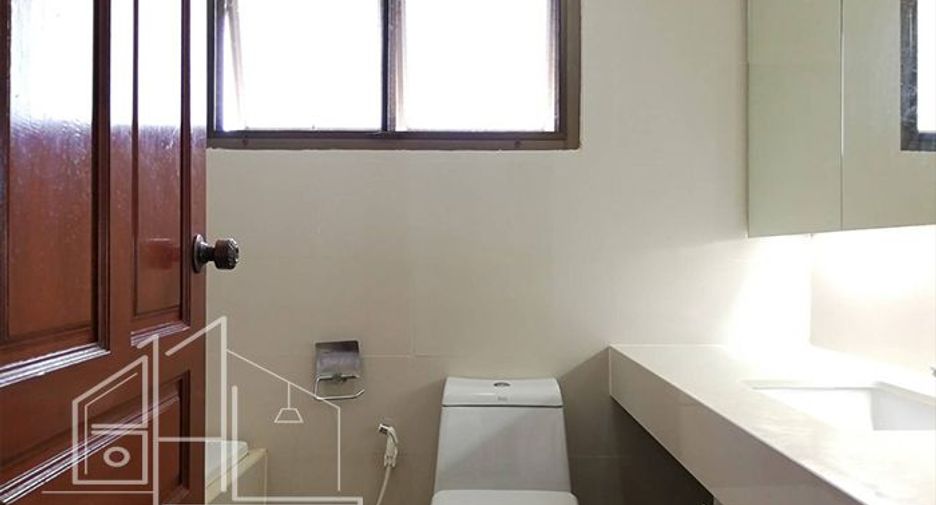 For rent 3 bedrooms apartment in Watthana, Bangkok