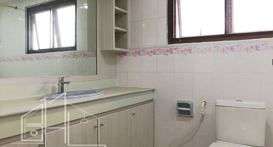ให้เช่า 3 ห้องนอน คอนโด ใน วัฒนา, กรุงเทพฯ