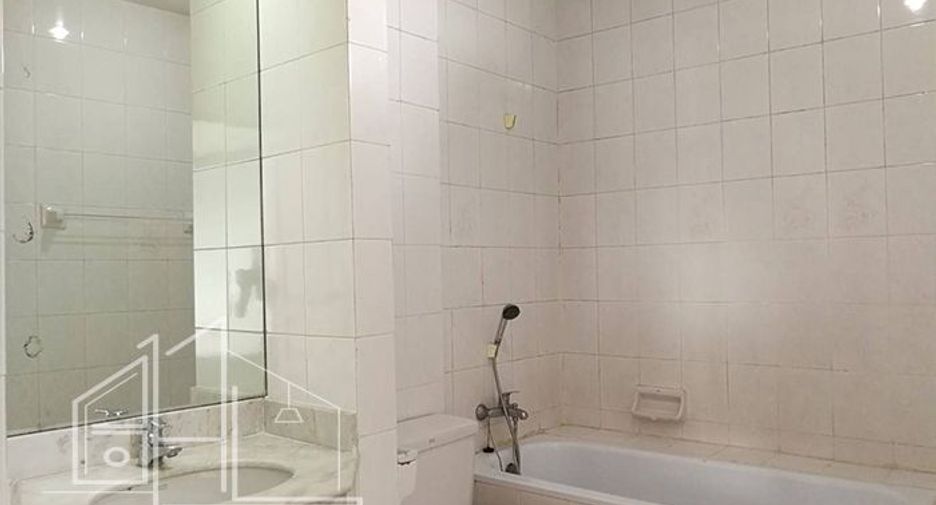 For rent 3 ベッドルーム condo in Watthana, Bangkok