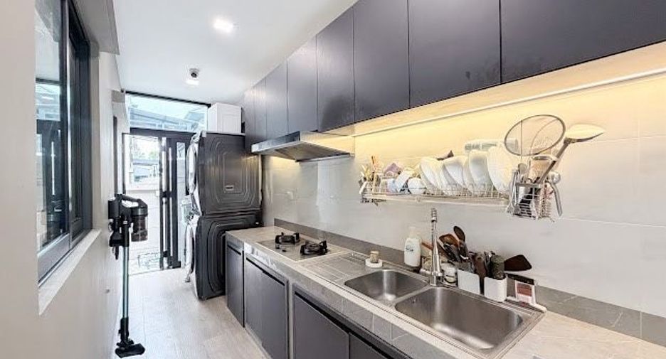 Casa en venta de 4 habitaciones en Pak Kret, Nonthaburi