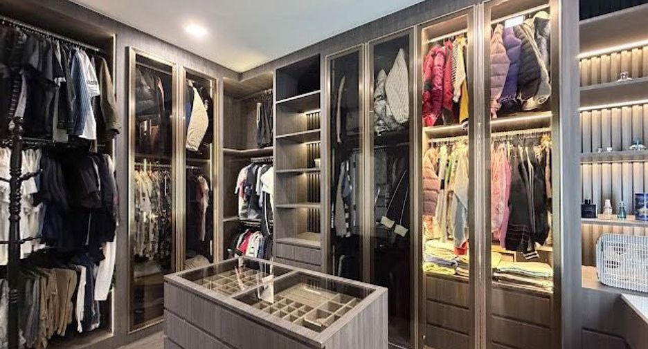 Casa en venta de 4 habitaciones en Pak Kret, Nonthaburi