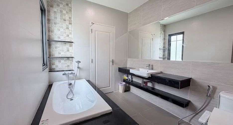 Casa en venta de 4 habitaciones en Pak Kret, Nonthaburi