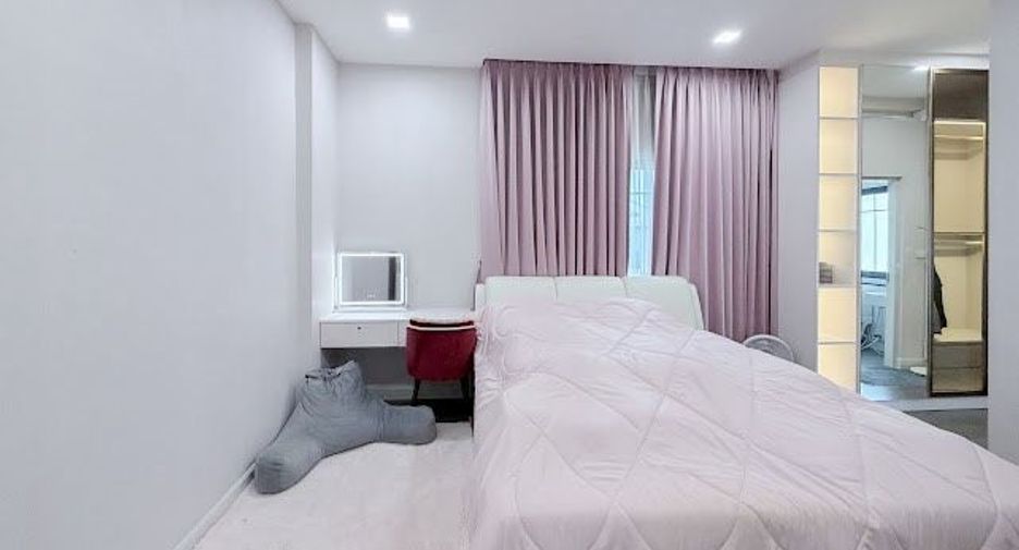 Casa en venta de 4 habitaciones en Pak Kret, Nonthaburi