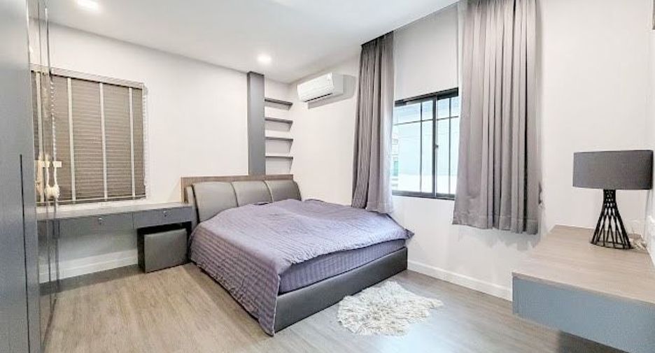 Casa en venta de 4 habitaciones en Pak Kret, Nonthaburi