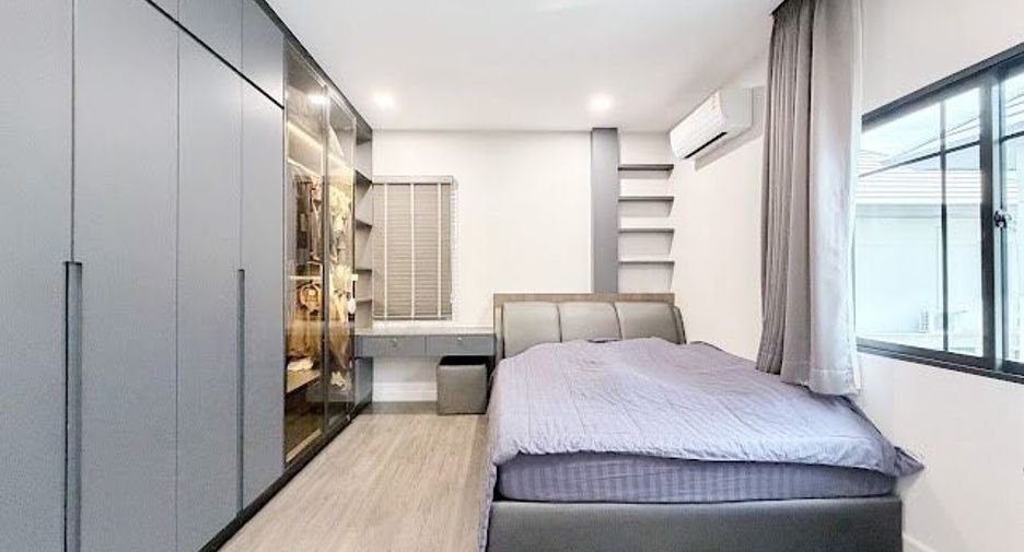 Casa en venta de 4 habitaciones en Pak Kret, Nonthaburi