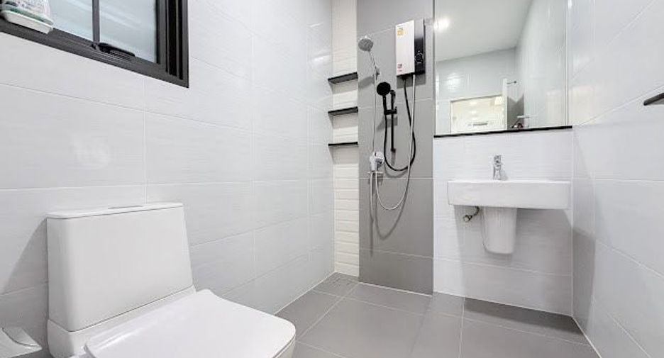 Casa en venta de 4 habitaciones en Pak Kret, Nonthaburi