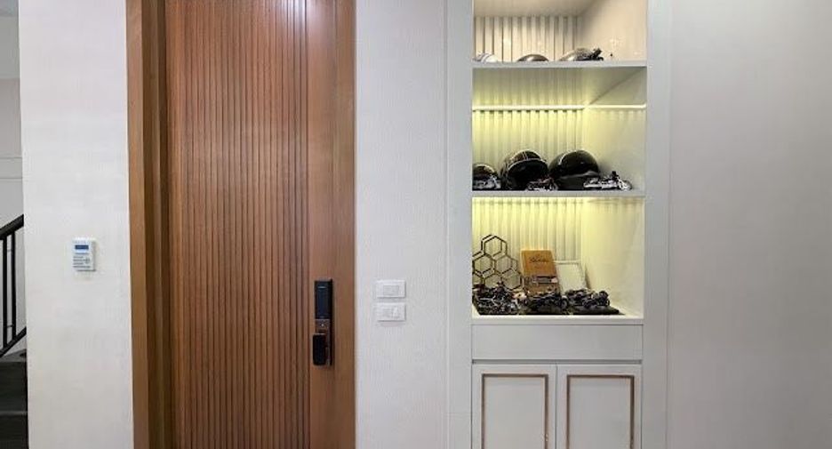 Casa en venta de 4 habitaciones en Pak Kret, Nonthaburi