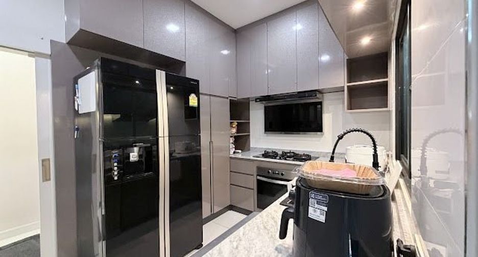 Casa en venta de 4 habitaciones en Pak Kret, Nonthaburi