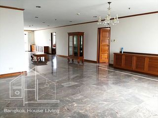 For rent 3 bedrooms apartment in Watthana, Bangkok