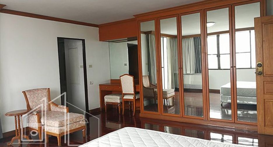 For rent 3 bedrooms apartment in Watthana, Bangkok