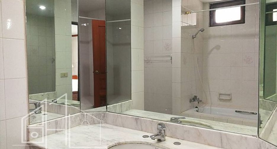 For rent 3 bedrooms apartment in Watthana, Bangkok