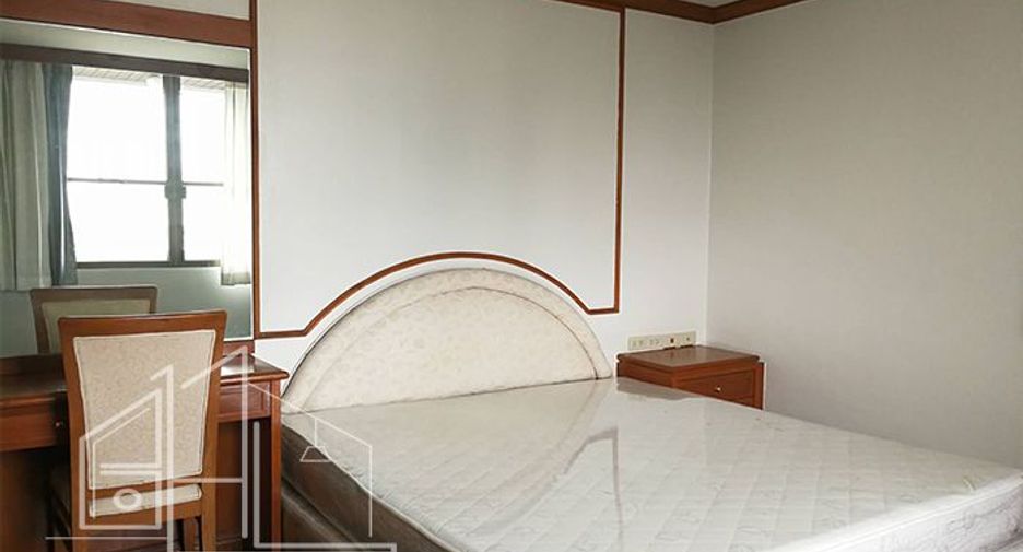 For rent 3 bedrooms apartment in Watthana, Bangkok