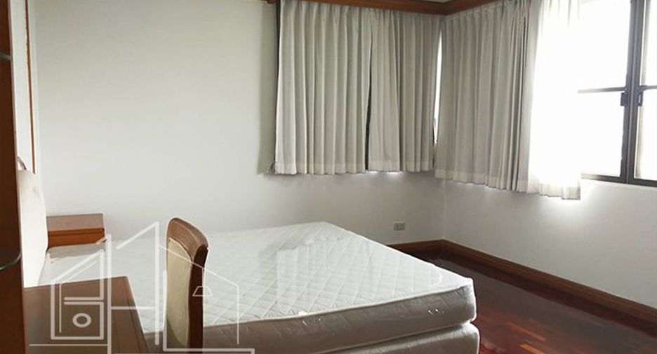 For rent 3 bedrooms apartment in Watthana, Bangkok