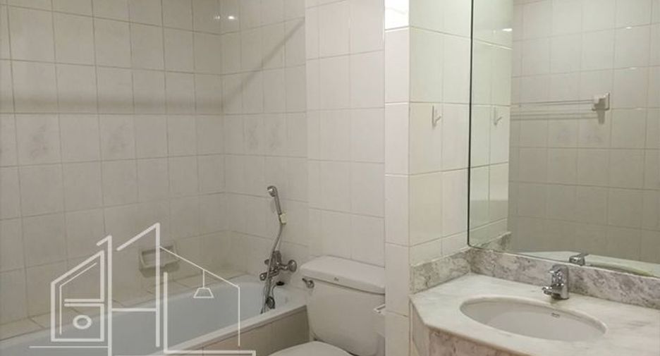 For rent 3 bedrooms apartment in Watthana, Bangkok