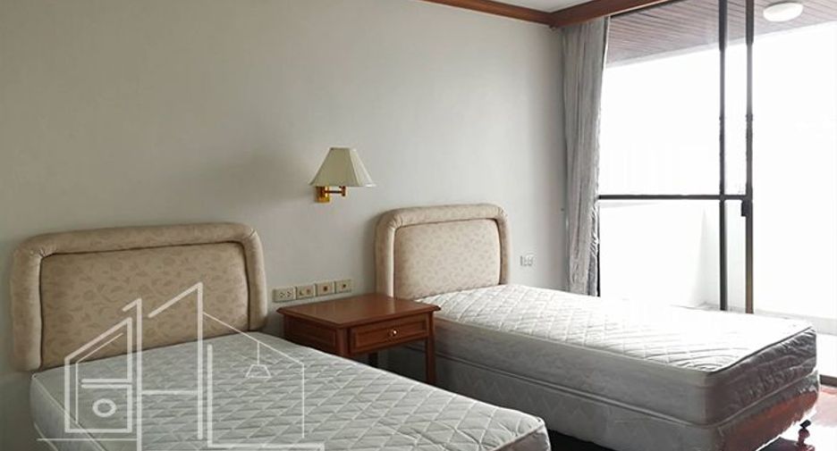For rent 3 bedrooms apartment in Watthana, Bangkok