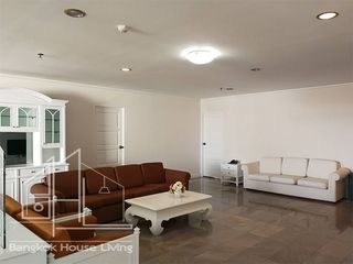 For rent 3 bedrooms apartment in Watthana, Bangkok