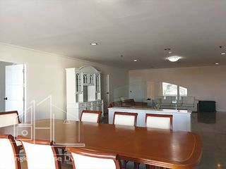 For rent 3 bedrooms apartment in Watthana, Bangkok