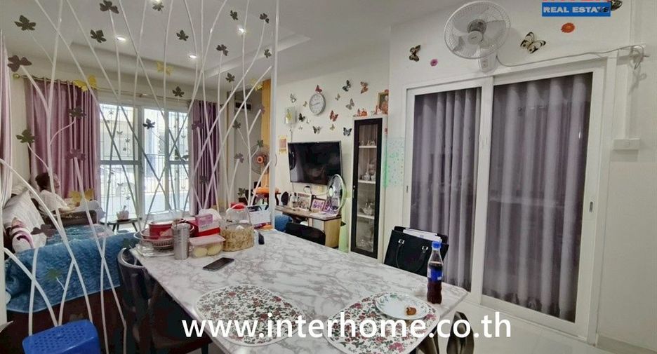 Casa adosada en venta de 4 habitaciones 