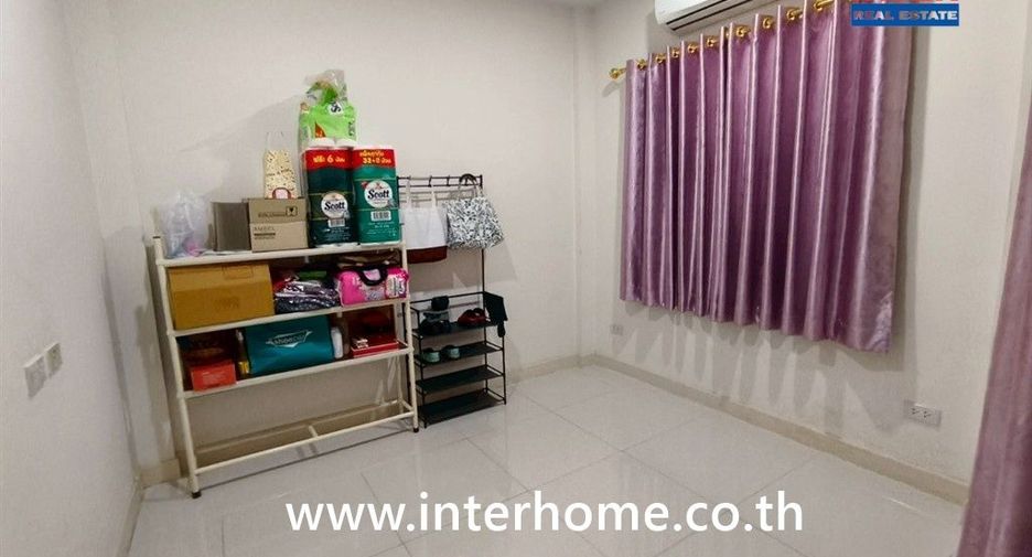 Casa adosada en venta de 4 habitaciones 