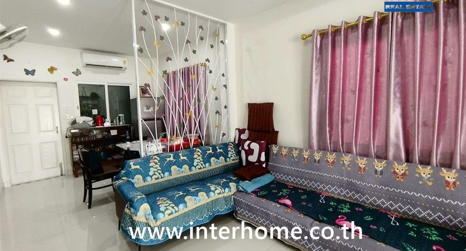 Casa adosada en venta de 4 habitaciones 