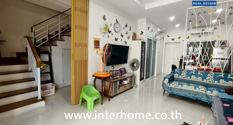 Casa adosada en venta de 4 habitaciones 