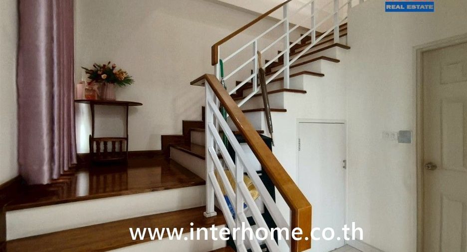 Casa adosada en venta de 4 habitaciones 