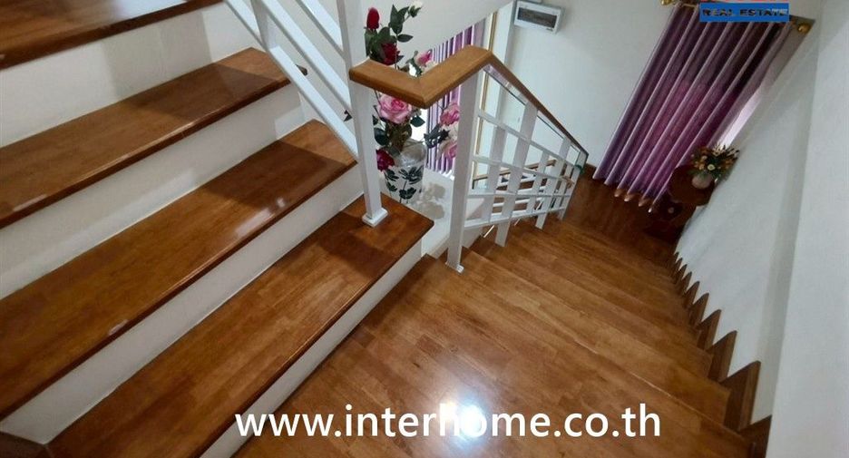 Casa adosada en venta de 4 habitaciones 