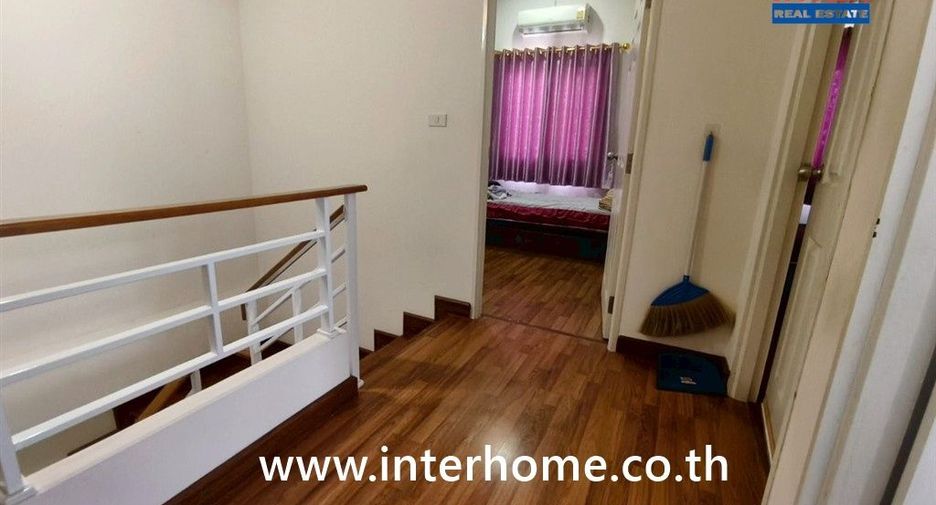 Casa adosada en venta de 4 habitaciones 