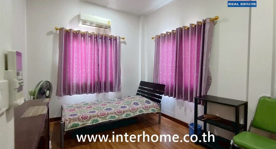 Casa adosada en venta de 4 habitaciones 