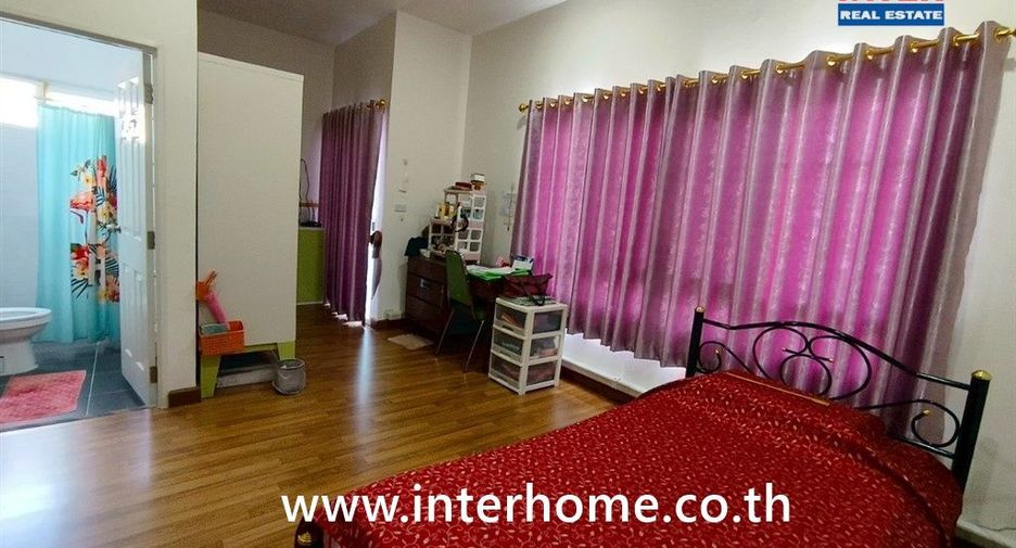 Casa adosada en venta de 4 habitaciones 