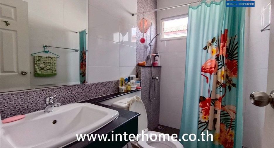 Casa adosada en venta de 4 habitaciones 