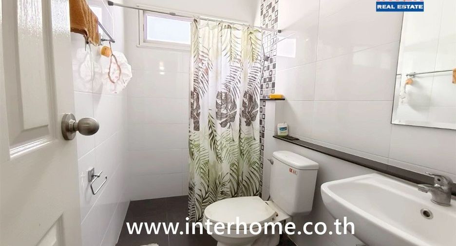 Casa adosada en venta de 4 habitaciones 