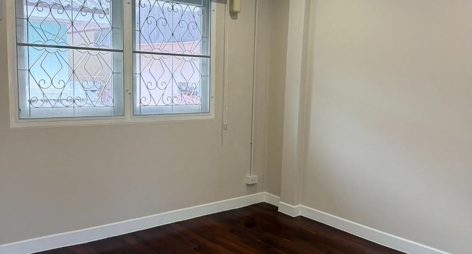 For rent 2 bedrooms house in Bang Na, Bangkok