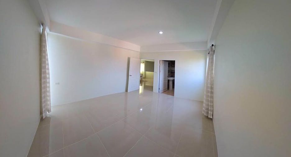 Casa en alquiler de 4 habitaciones en Bueng Kum, Bangkok