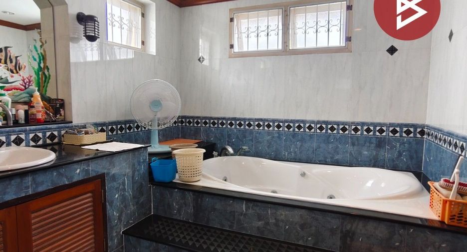 Casa en venta de 9 habitaciones en Krathum Baen, Samut Sakhon