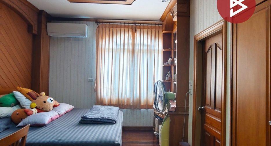 Casa en venta de 9 habitaciones en Krathum Baen, Samut Sakhon